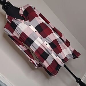 Above and beyond  pL sz checked Asymmetrical hem button front shirt